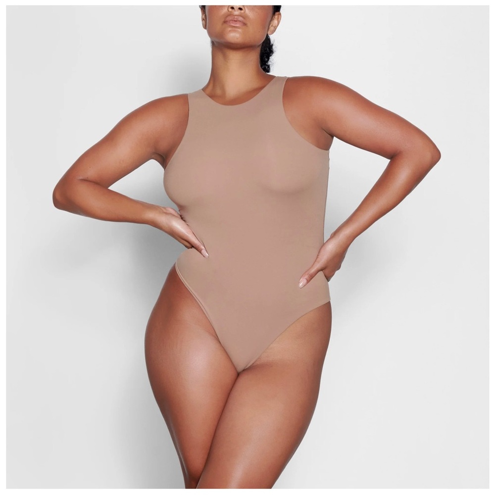 SKIMS FITS EVERYBODY HIGH NECK BODYSUIT